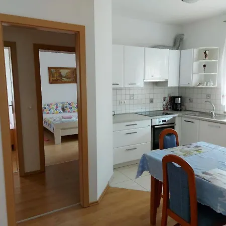 Apartment Bluegum Liznjan
