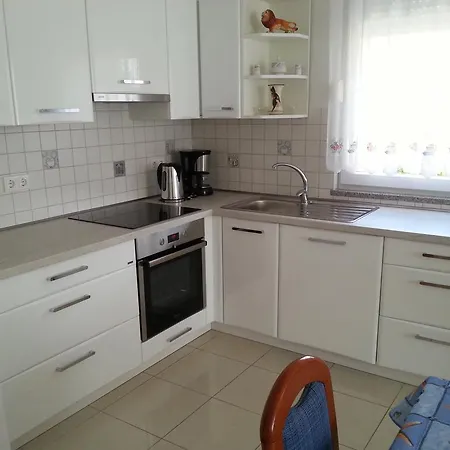 Bluegum Apartment *